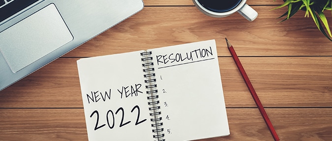 pad of paper that says new year 2022 resolution